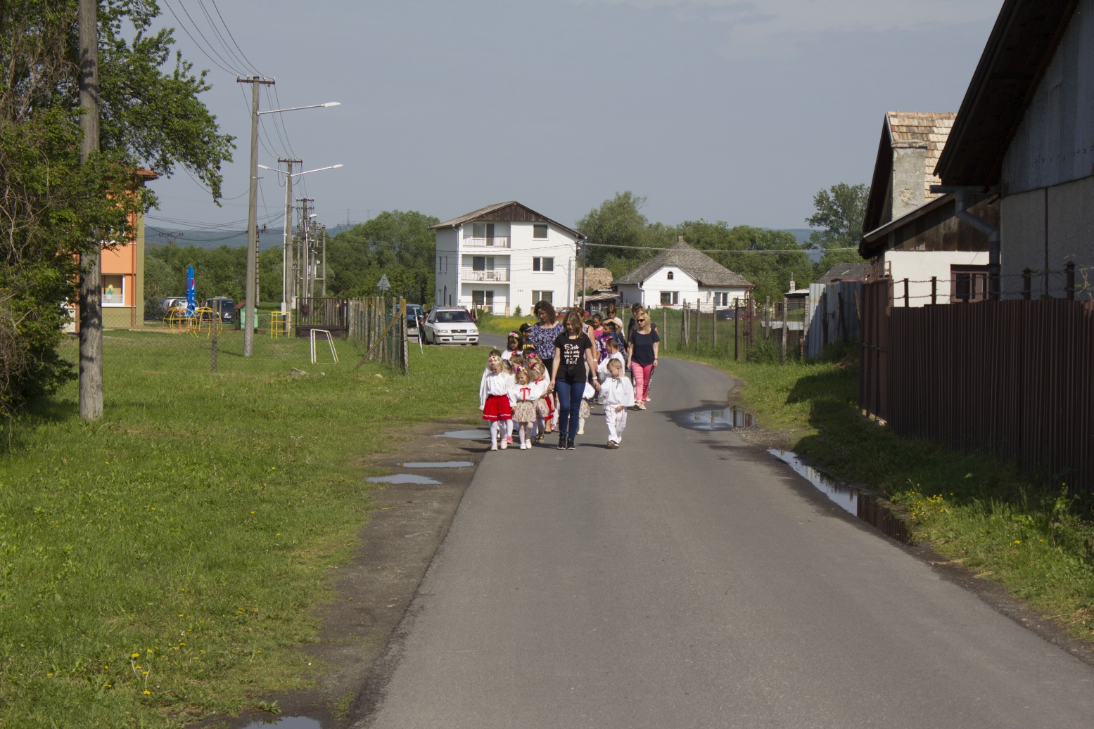 Fotogaléria Stavanie mája pred budovou OcÚ _ 2.5.2018 (26) Stavanie mája pred budovou OcÚ _ 2.5.2018