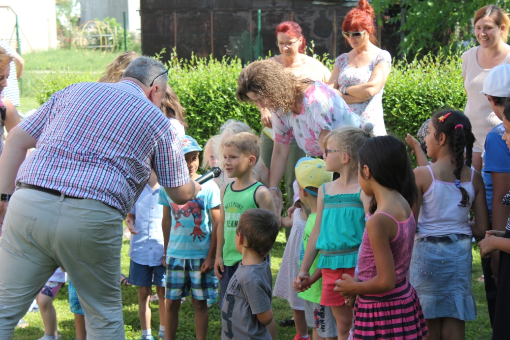 Fotogaléria Válanie mája s kultúrnym programom detí_31.5.2018 (12) Válanie mája s kultúrnym programom detí_31.5.2018