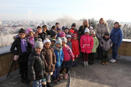 Skupinová fotografia ZŠ z Veľkej nad Ipľom. Foto:Š Skupinová fotografia ZŠ z Veľkej nad Ipľom. Foto:Š