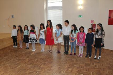 Milý kultúrny program poskytli deti ZŠ a MŠ.Foto:Š Milý kultúrny program poskytli deti ZŠ a MŠ.Foto:Š