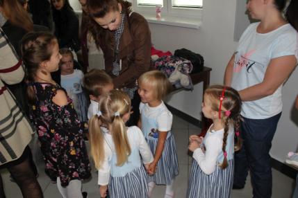 Milý kultúrny program poskytli deti ZŠ a MŠ.Foto:Š Milý kultúrny program poskytli deti ZŠ a MŠ.Foto:Š